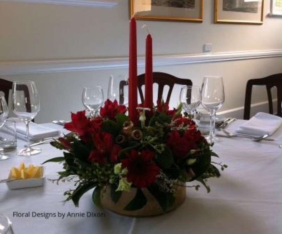 Red and gold Christmas table arrangement