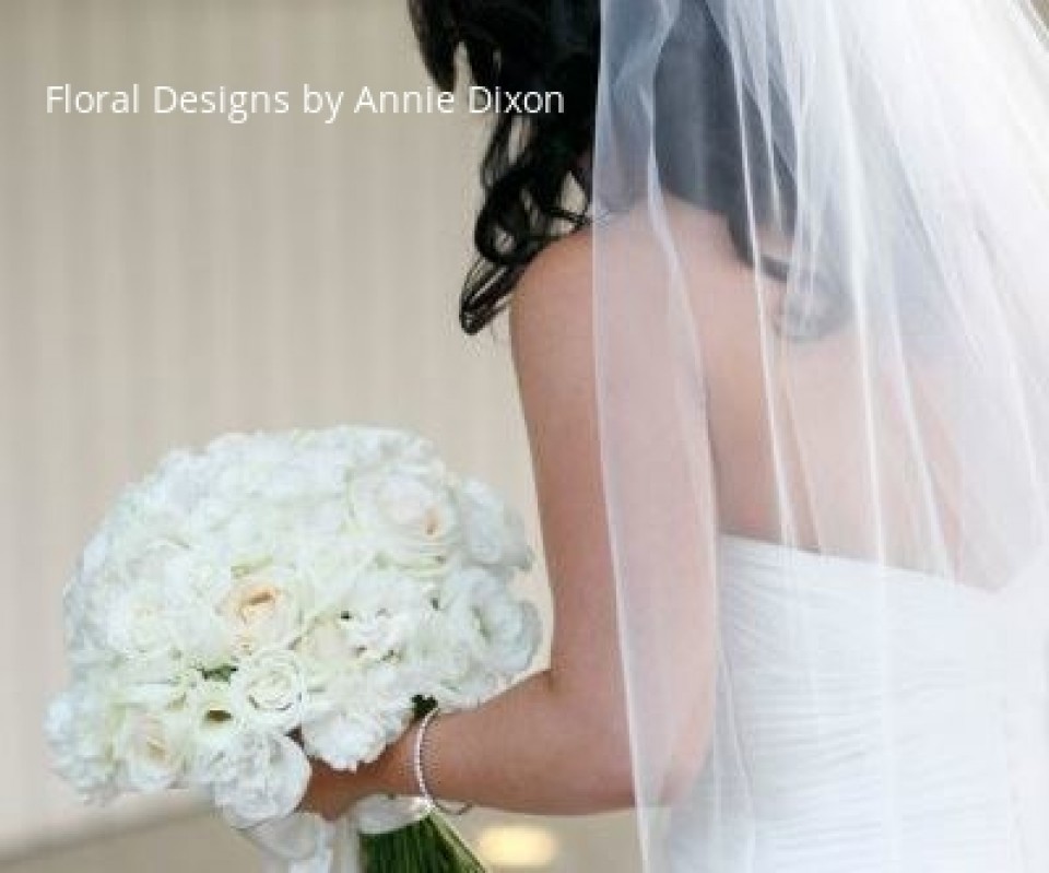Bride with her ivory rose bouquet
